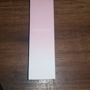 Kylieskin foaming face wash